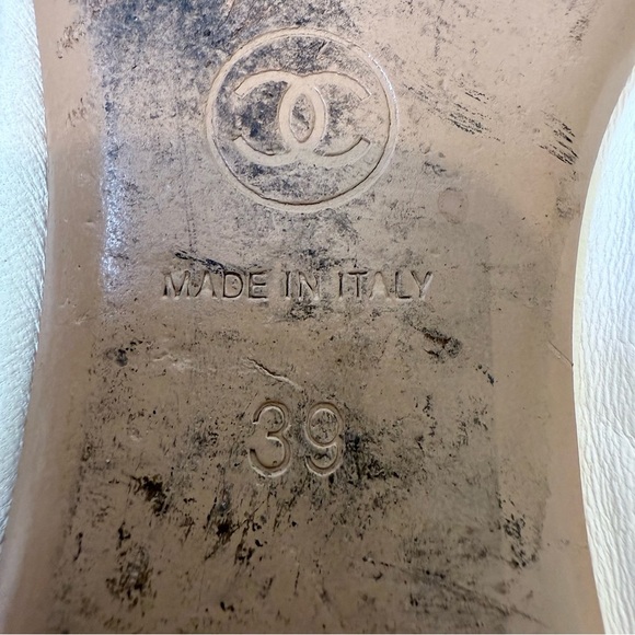 CHANEL White and Black Toe Cap and Heel Logo Ballet Flats 39 - Picture 11 of 11